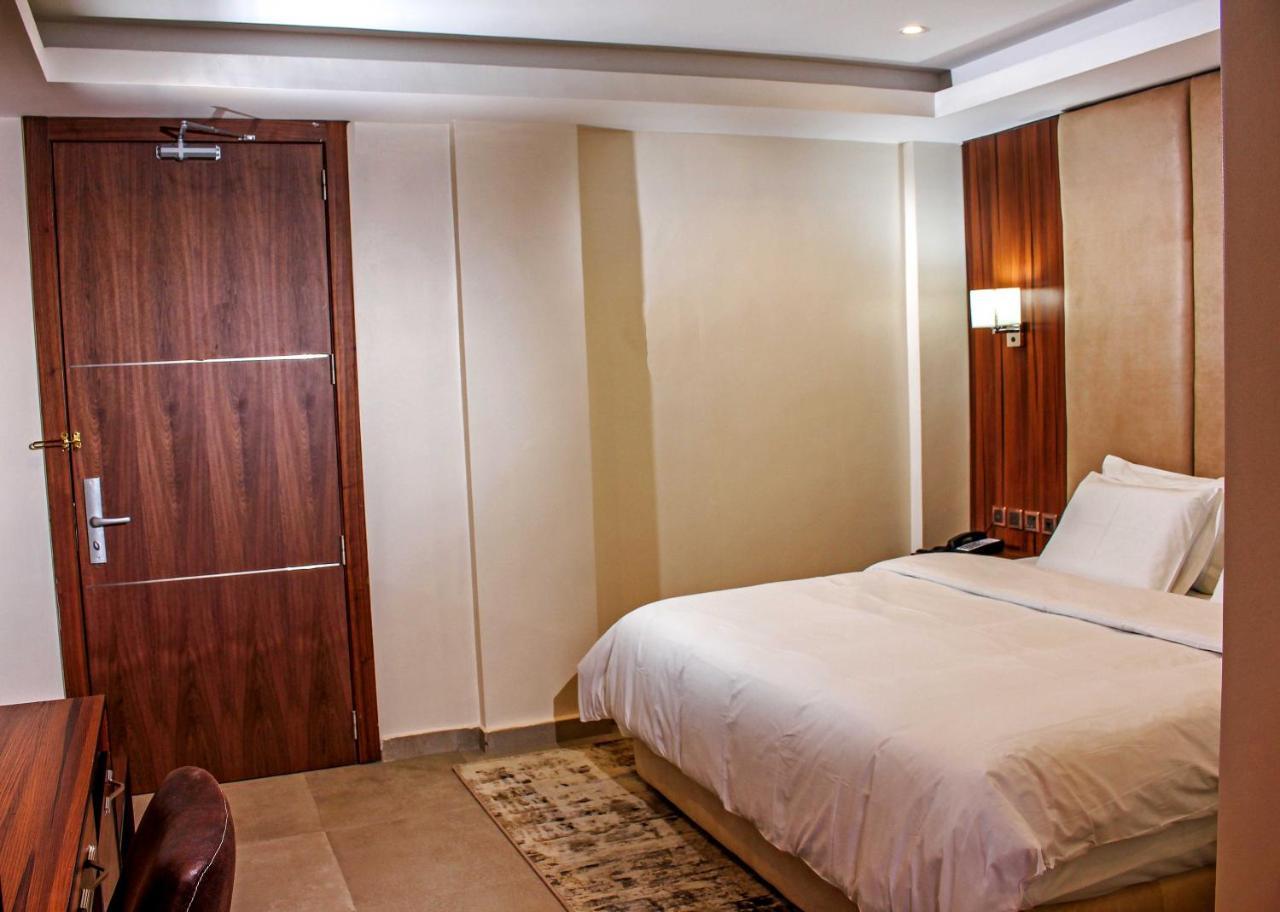 Joshesther Olive Hotel Ikeja Zewnętrze zdjęcie